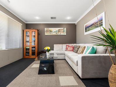 18 Murrumbidgee Drive, Hammond Park WA 6164