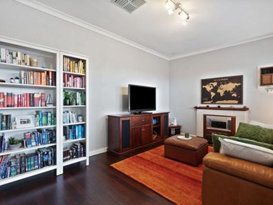 19 Teaguer Street, Wilson WA 6107