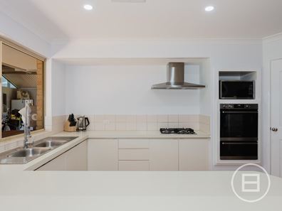 12 Shanto Court, Dudley Park WA 6210