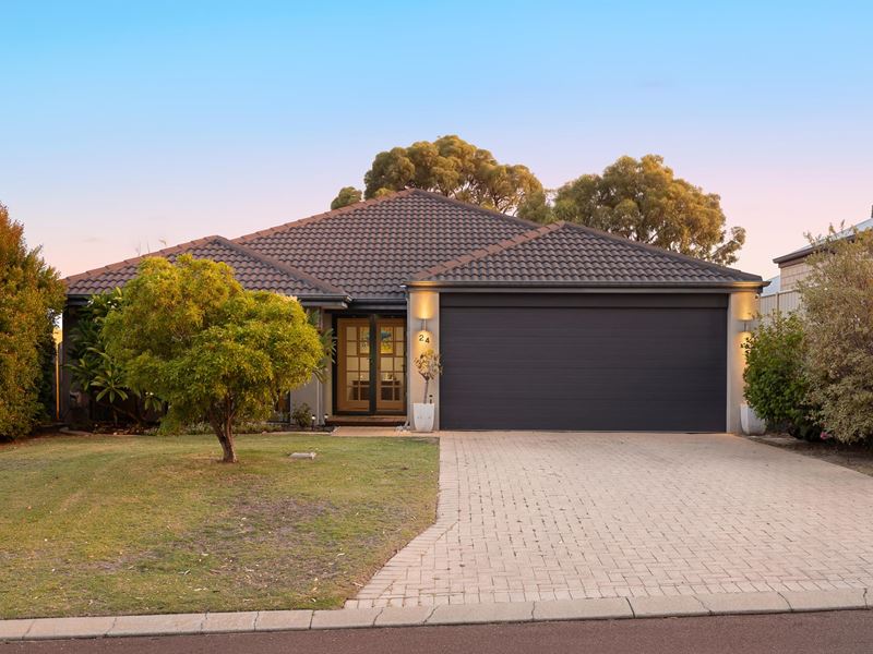 24 Winslow Crest, Lakelands