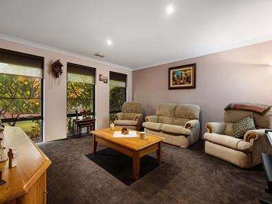 24 Winslow Crest, Lakelands WA 6180