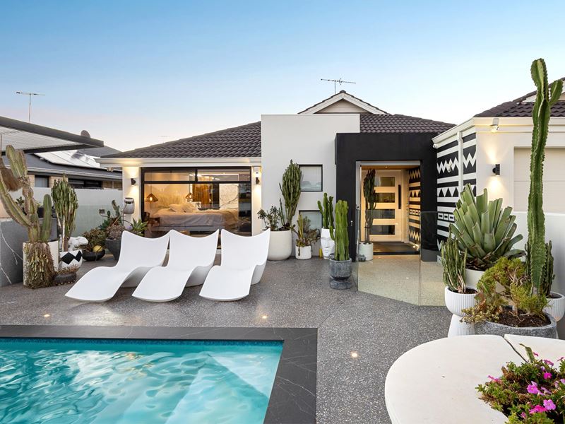 16 Riceflower Boulevard, Halls Head WA 6210