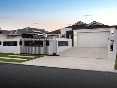 16 Riceflower Boulevard, Halls Head WA 6210