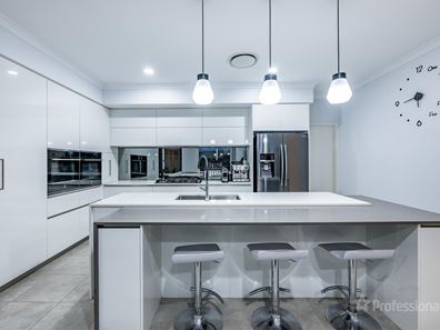 6 Prussian Way, Eglinton WA 6034