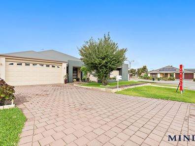 12 Lowell Terrace, Piara Waters WA 6112