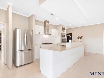 12 Lowell Terrace, Piara Waters WA 6112