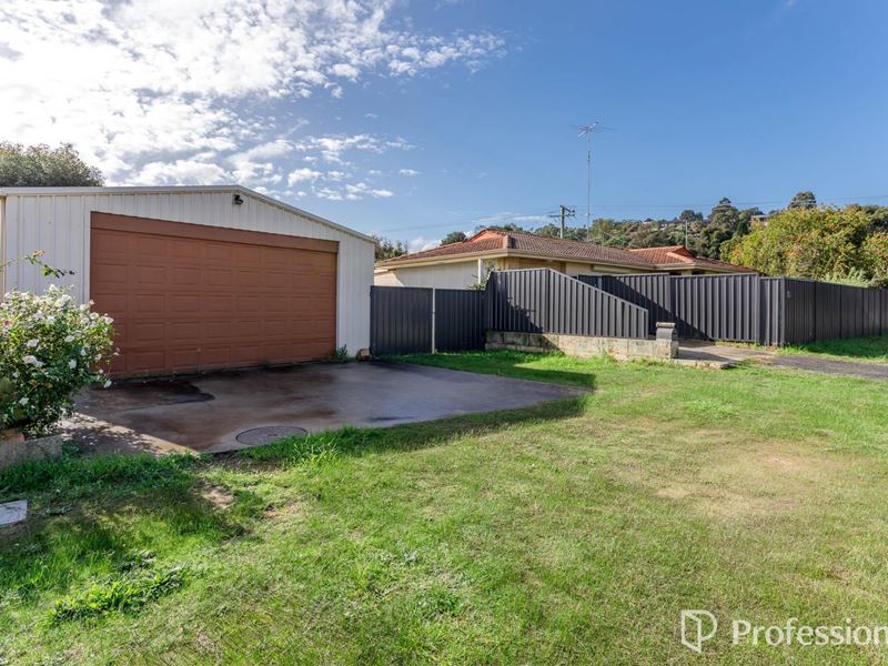 16 Fountains Court, Armadale WA 6112
