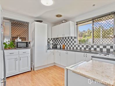 16 Fountains Court, Armadale WA 6112