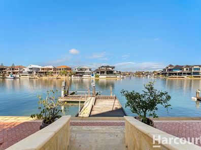 24 Finistere Island Retreat, Halls Head WA 6210