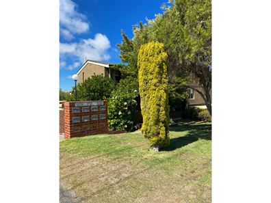 10/4 Sackville Terrace, Scarborough WA 6019