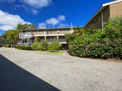 10/4 Sackville Terrace, Scarborough WA 6019