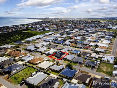 12 Flavio Crescent, Wandina WA 6530