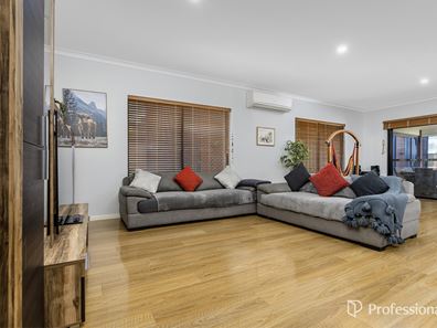 12 Flavio Crescent, Wandina WA 6530