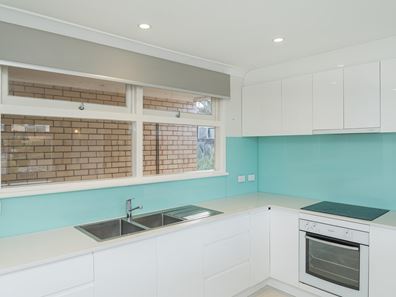 1/27 Robin Avenue, Sorrento WA 6020