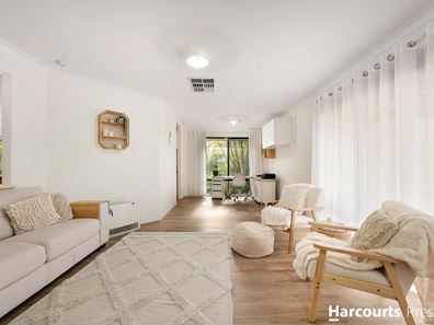 8 Showman Glade, Huntingdale WA 6110