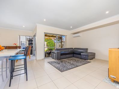 1/99 Lowanna Way, Armadale WA 6112