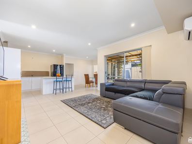 1/99 Lowanna Way, Armadale WA 6112