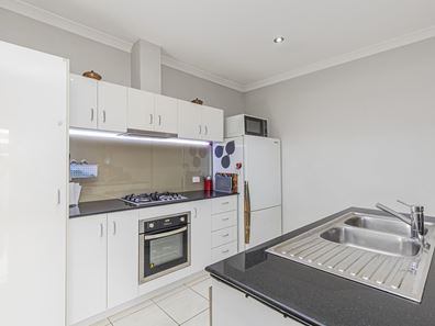 12/2 Malting Court, Canning Vale WA 6155