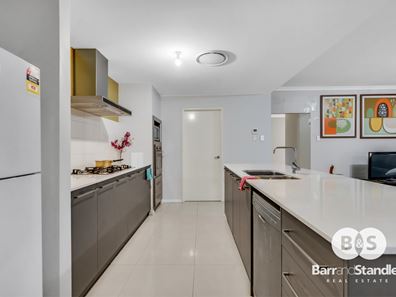 12 Hazelgrove Crescent, Millbridge WA 6232