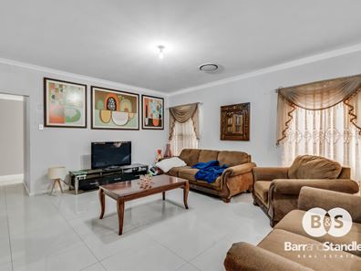 12 Hazelgrove Crescent, Millbridge WA 6232