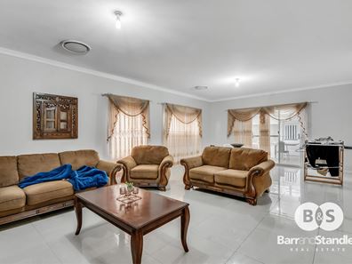 12 Hazelgrove Crescent, Millbridge WA 6232