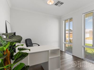 8 Chrysler Approach, Yanchep WA 6035