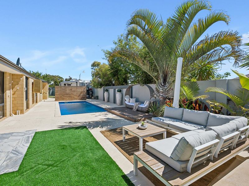 1 Pictum Way, Halls Head WA 6210