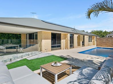 1 Pictum Way, Halls Head WA 6210