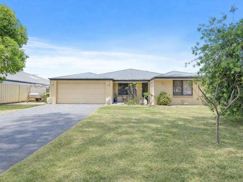 3 Adela Bend, Lakelands