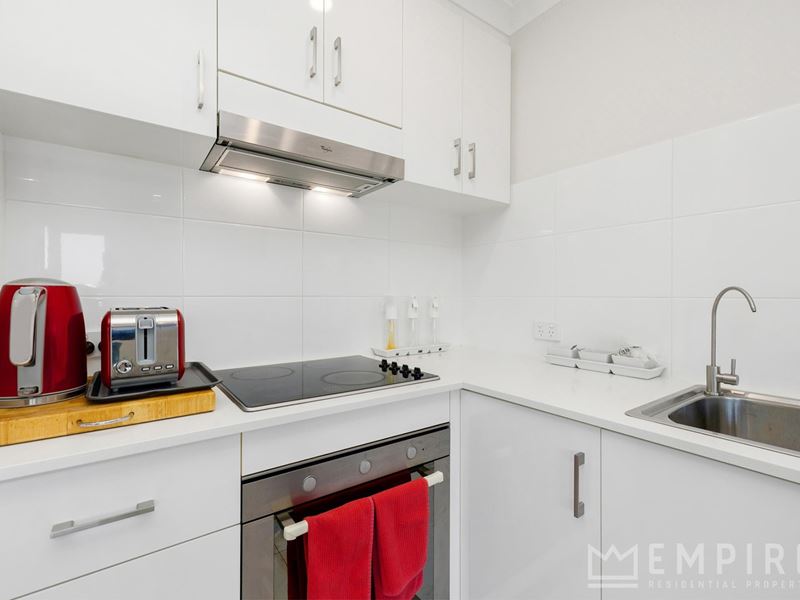 17/70 West Churchill Avenue, Lake Coogee
