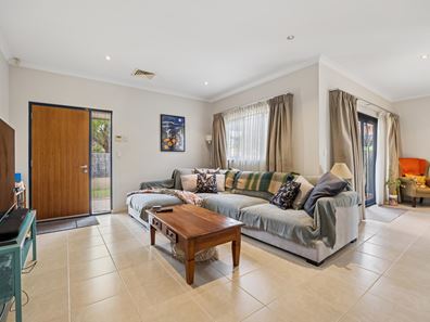 1/136 Robert Street, Como WA 6152