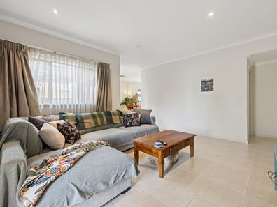 1/136 Robert Street, Como WA 6152