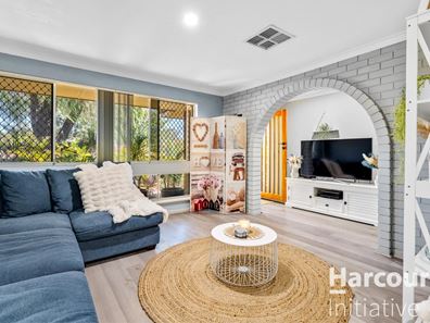 13 Nanovich Avenue, Girrawheen WA 6064