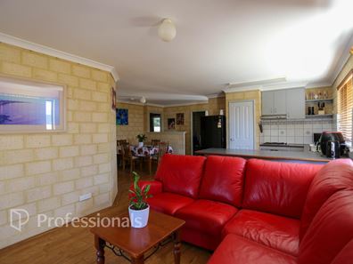 10 Princess Street, Pink Lake WA 6450