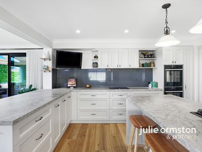 6 Cardiff Gate, Iluka WA 6028