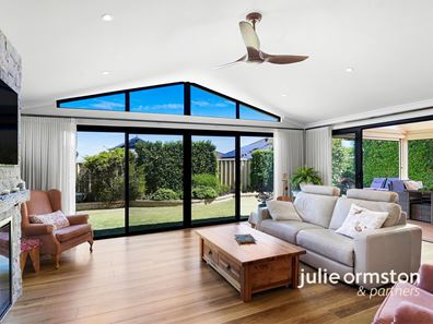 6 Cardiff Gate, Iluka WA 6028