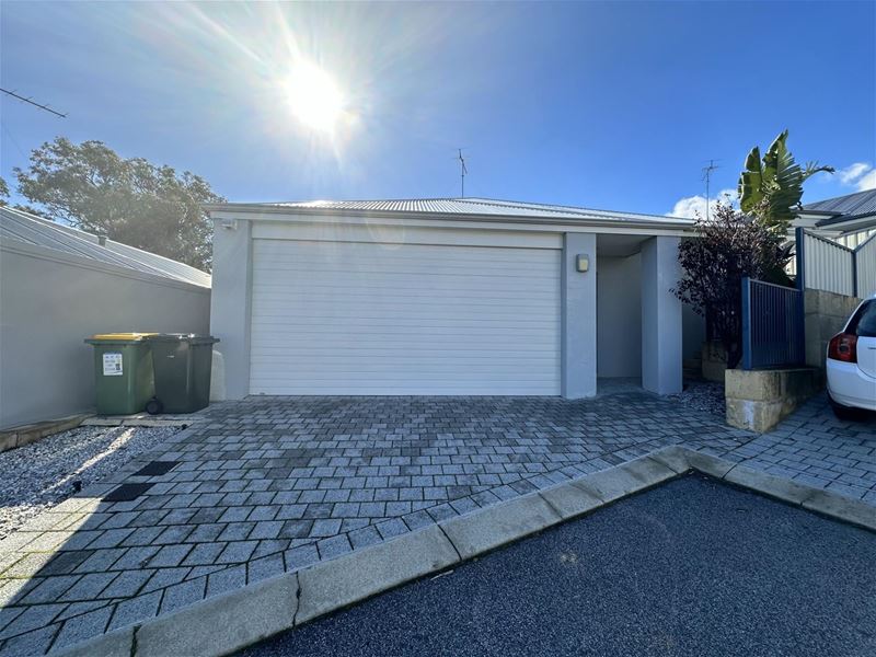 6 Galveston Court, Meadow Springs