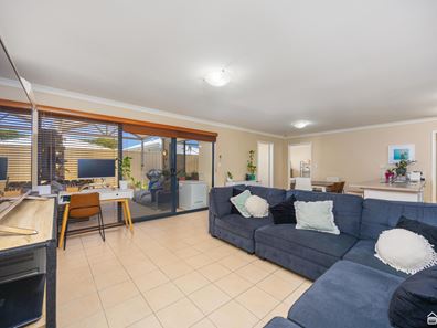 21/11 Serls Street, Armadale WA 6112