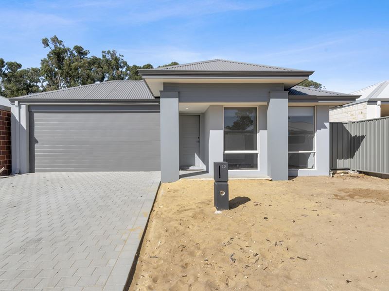 12 Scarlet Road, Kwinana Town Centre