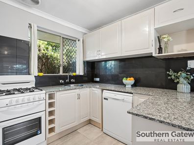 22 Garrett Corner, Parmelia WA 6167