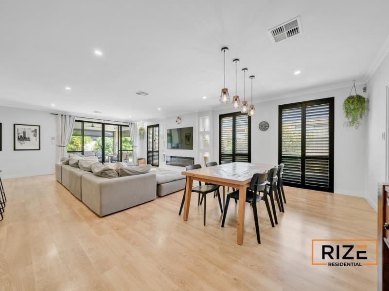 6 Paris Gardens, Hocking WA 6065