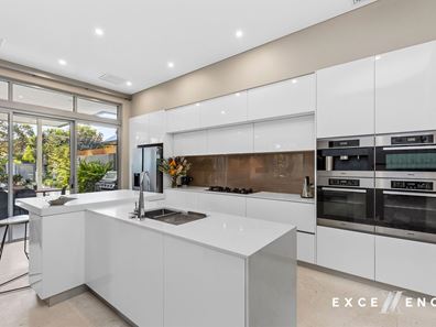 32 Omaroo Terrace, City Beach WA 6015