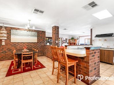12 Tandina Way, Kingsley WA 6026