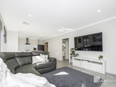 14 Hayeswater Street, Aveley WA 6069