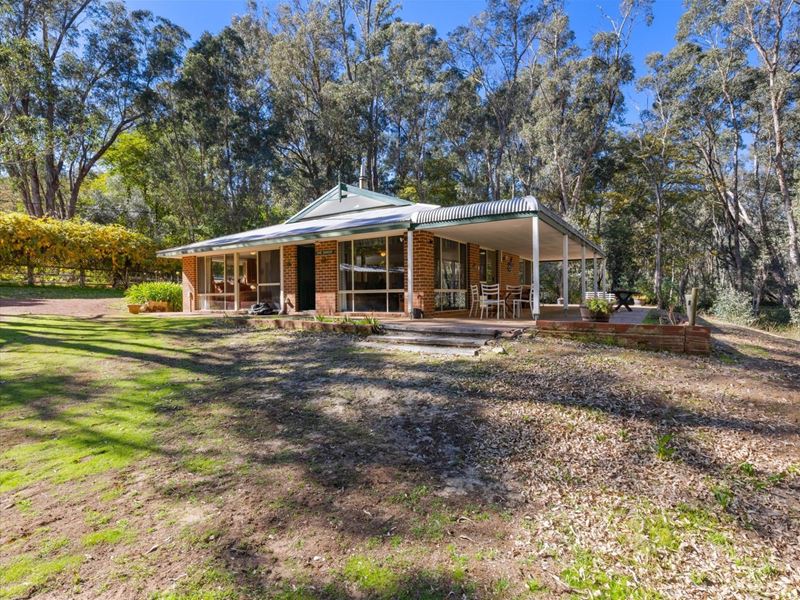 230 Holyoake Road, Dwellingup WA 6213