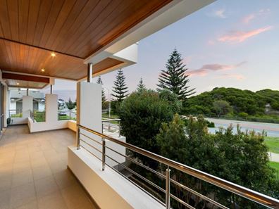 1 Curacao Lane, Hillarys WA 6025