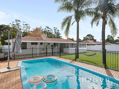16 CRESSIDA WAY, Camillo WA 6111