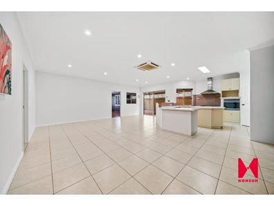 7 Windchime Terrace, Atwell WA 6164