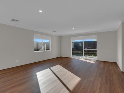 348 Lake Valley Drive, Lakelands WA 6180