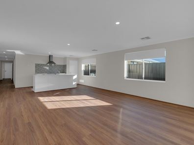 348 Lake Valley Drive, Lakelands WA 6180
